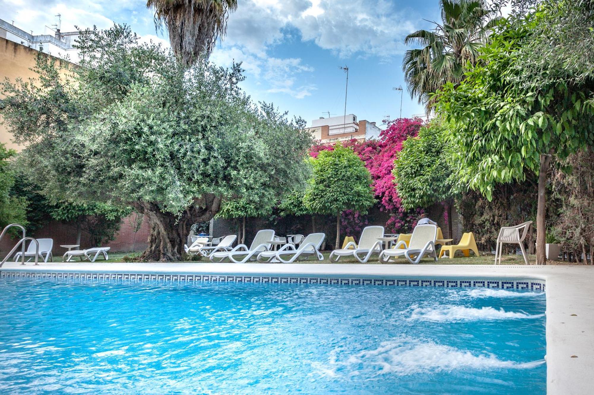 Aacr Hotel Monteolivos Seville Exterior photo